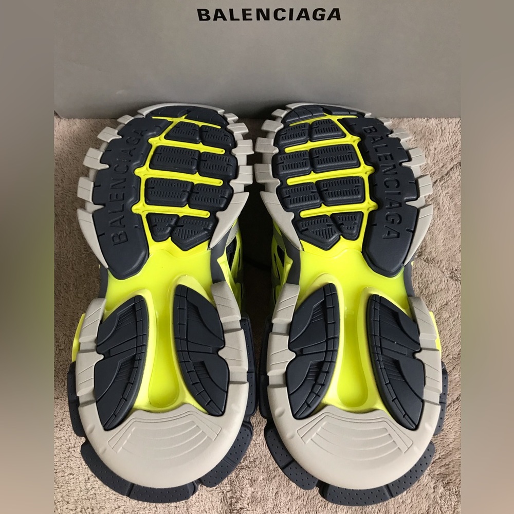 BALENCIAGA Track 2.0 Sneakers - Picture 9 of 10